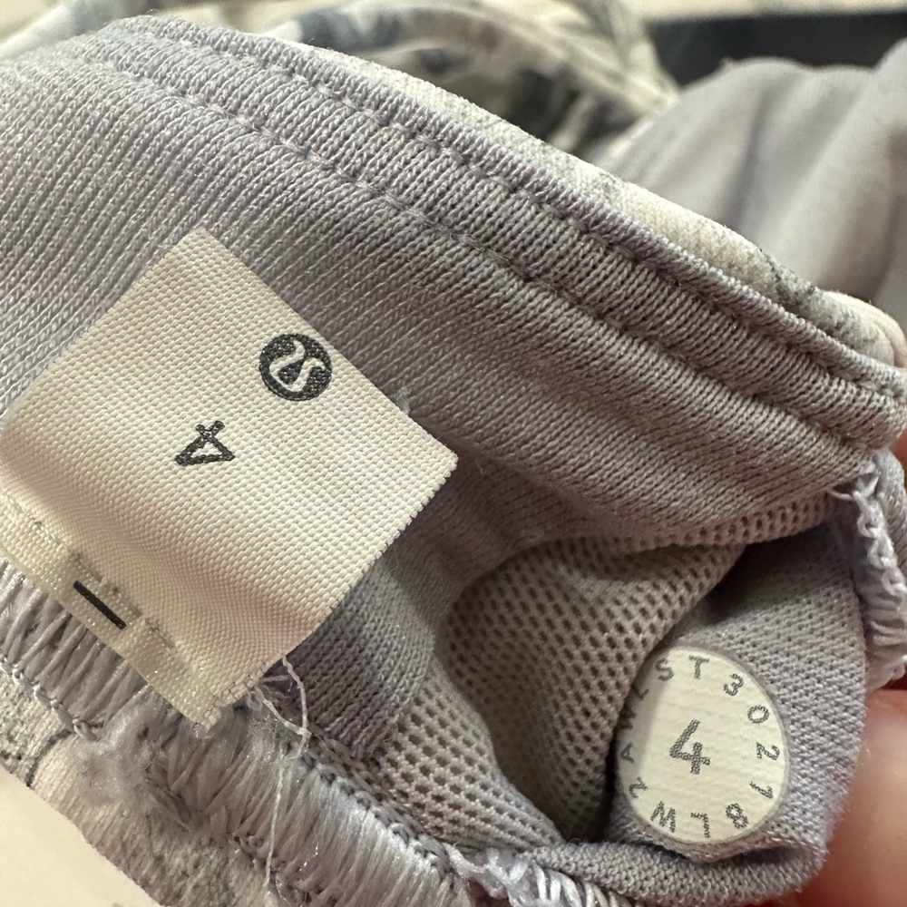Lululemon Love Knot Bra-Size 4 - Picture 7 of 8